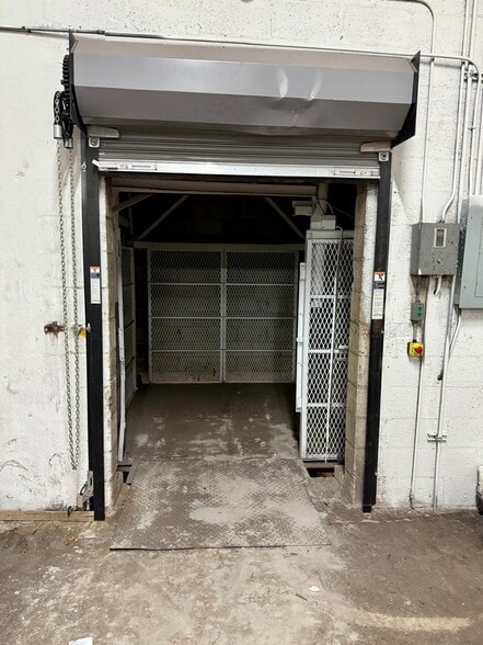 More Photos Of 6236 Miramar Pky, Miramar Showroom For Lease