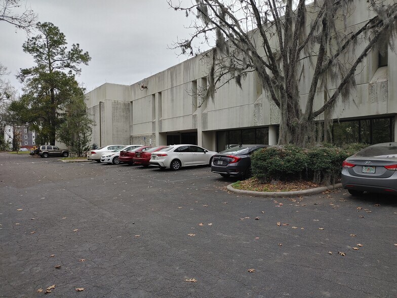 More Photos Of 2700 SW 13th St, Gainesville Office For Lease