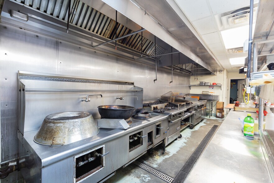 More Photos Of 7815 E US Hwy 80, Savannah Restaurant For Sale