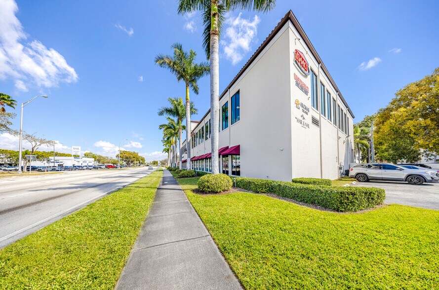More Photos Of 17225 S Dixie Hwy, Palmetto Bay Storefront Retail Office For Lease