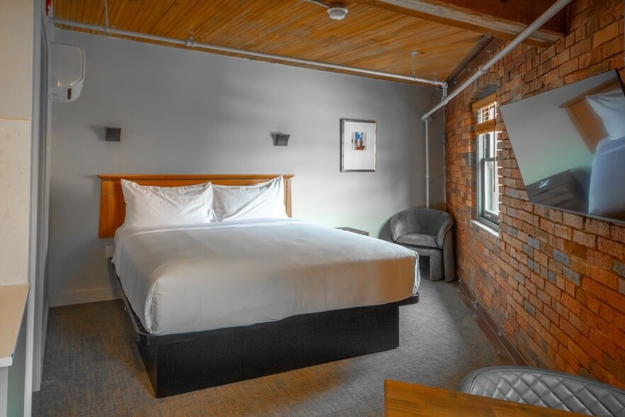 More Photos Of 211 Columbia St, Vancouver Hotel For Sale