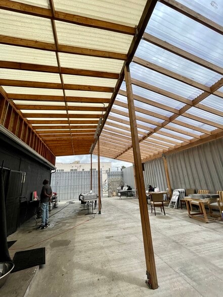 More Photos Of 3121 W Jefferson Blvd, Los Angeles Storefront Retail Office For Lease