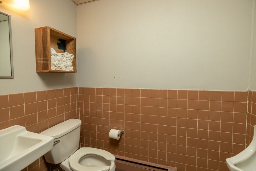 More Photos Of 307 E Center St, Rochester Office For Sale