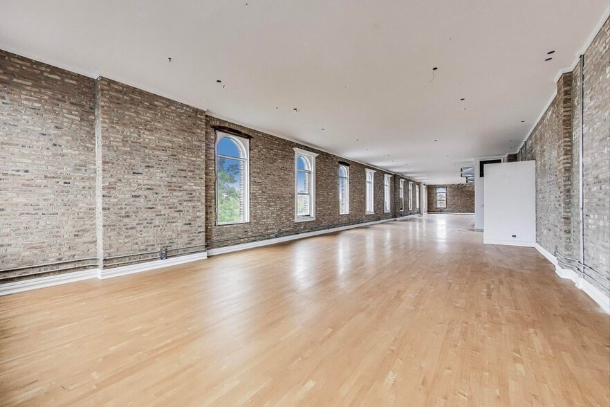 More Photos Of 1312 W North Ave, Chicago Loft Creative Space For Sale