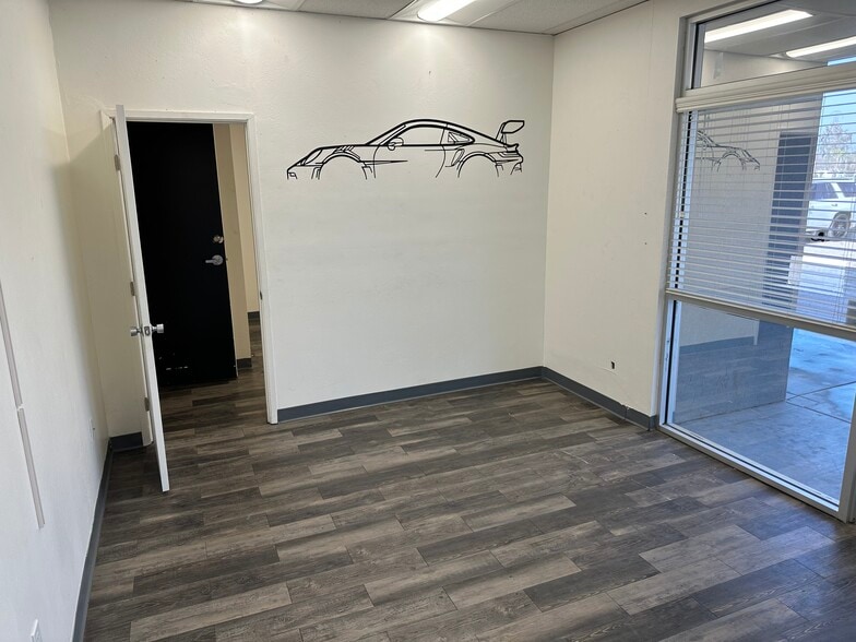 More Photos Of 3740 N Sillect Ave, Bakersfield Light Manufacturing For Lease