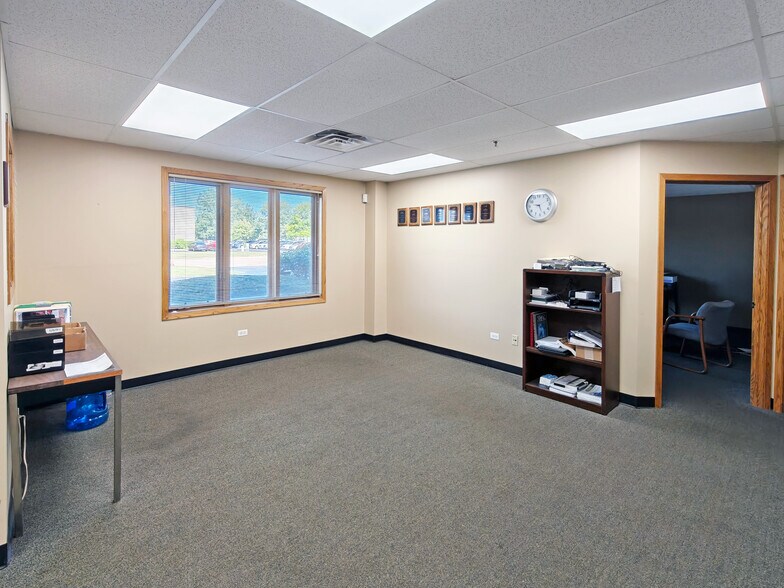 More Photos Of 1760 Commerce Dr, Montgomery Warehouse For Lease