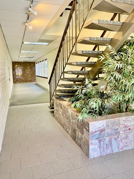 More Photos Of 480 S California Ave, Palo Alto Loft Creative Space For Lease