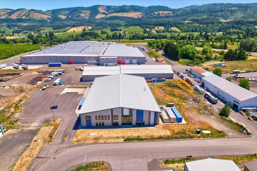 More Photos Of 3030 Lower Mill Dr, Hood River Industrial For Sale