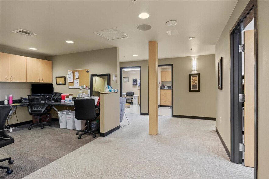 More Photos Of 1390 Waverly Dr SE, Albany Medical For Lease