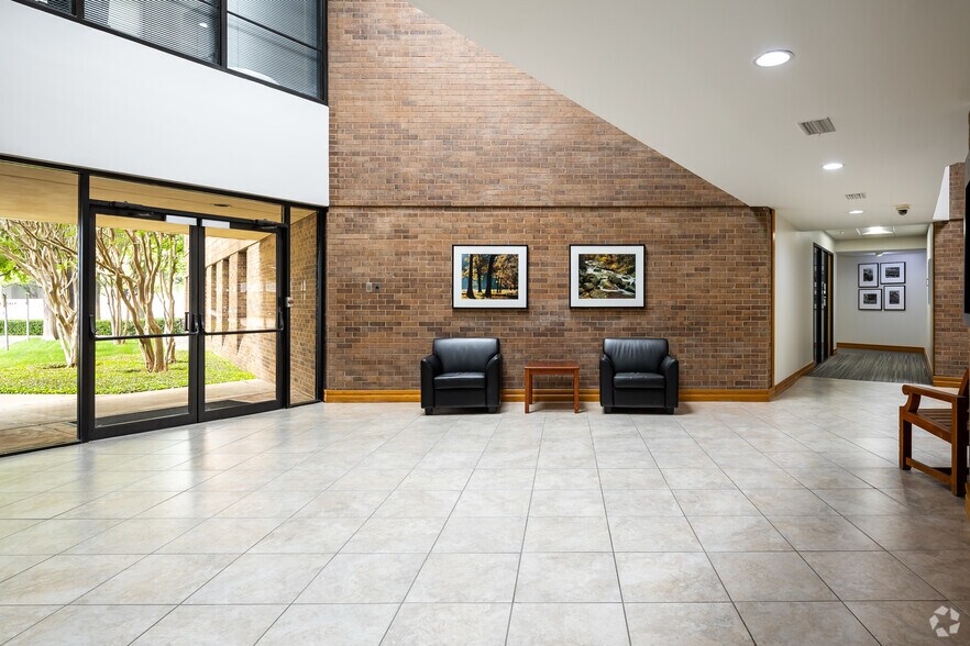 More Photos Of 17000 Dallas Pkwy, Dallas Loft Creative Space For Lease