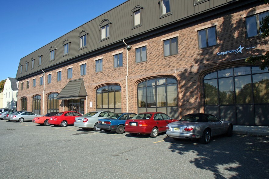 More Photos Of 300 W State St, Media Office For Lease