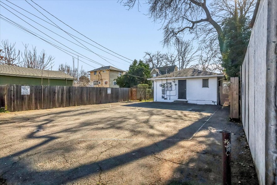 More Photos Of 3429 4th Ave, Sacramento Flex For Sale