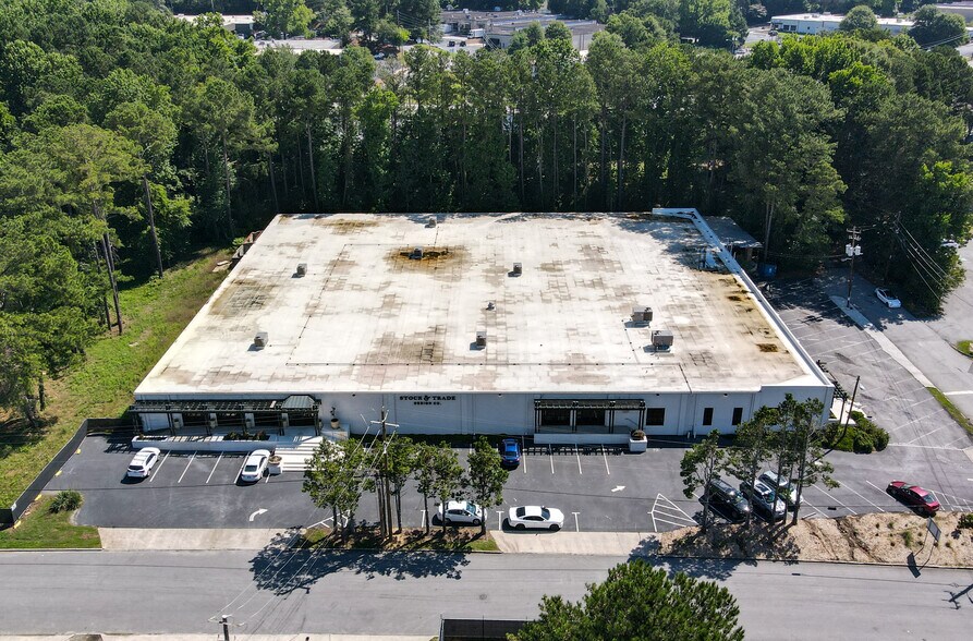 More Photos Of 1357 Collier Rd NW, Atlanta Showroom For Lease