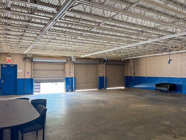 More Photos Of 5935 Rivers Ave, North Charleston Showroom For Lease