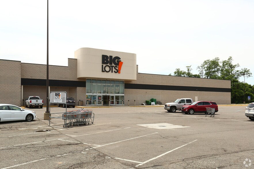More Photos Of 23351 Eureka Rd, Taylor Freestanding For Lease
