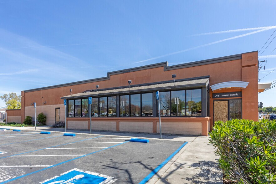 More Photos Of 7007 N Cedar Ave, Fresno Restaurant For Lease