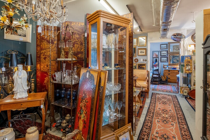 More Photos Of 3301 Franklin Ave, Millbrook General Retail For Sale