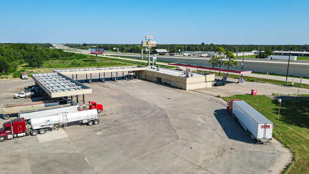 More Photos Of 5168 NE I 10 Frontage Rd, Sealy General Retail For Sale