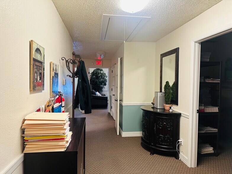 More Photos Of 376 W Main St, Lewisville Medical For Sale