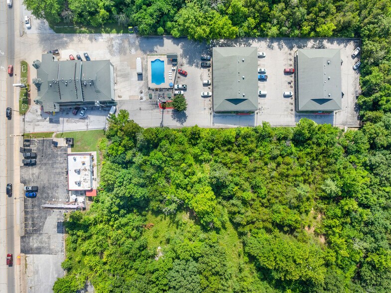 More Photos Of 1360 W Hwy 76, Branson Hotel For Sale