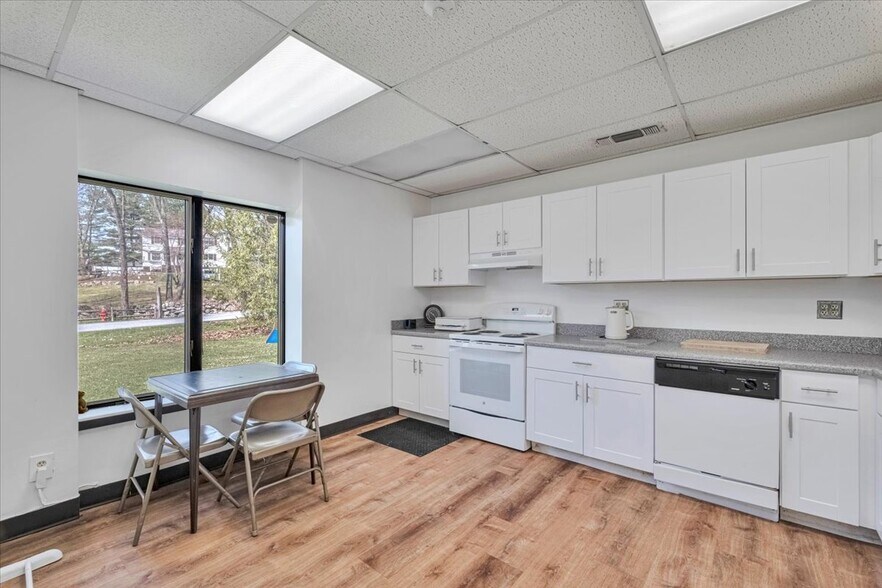 More Photos Of 4 Glenna Dr, Carmel Specialty For Sale