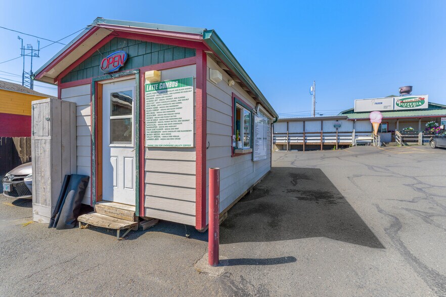More Photos Of 29 W 1st St, Coquille Restaurant For Sale