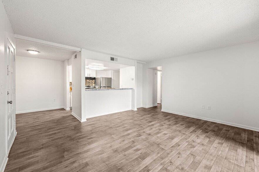 More Photos Of 7315 W Hanna Ave, Tampa Apartments For Sale