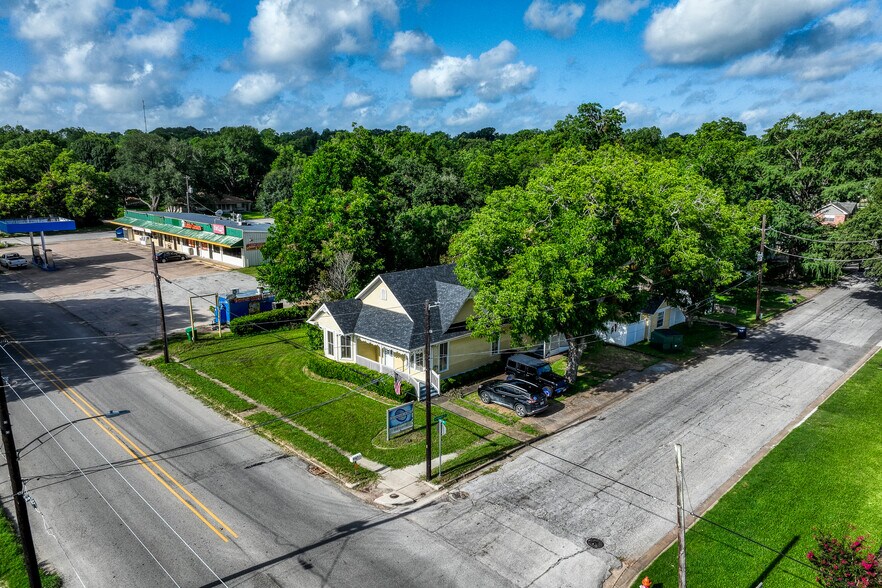 More Photos Of 1600 S Day St, Brenham Medical For Sale