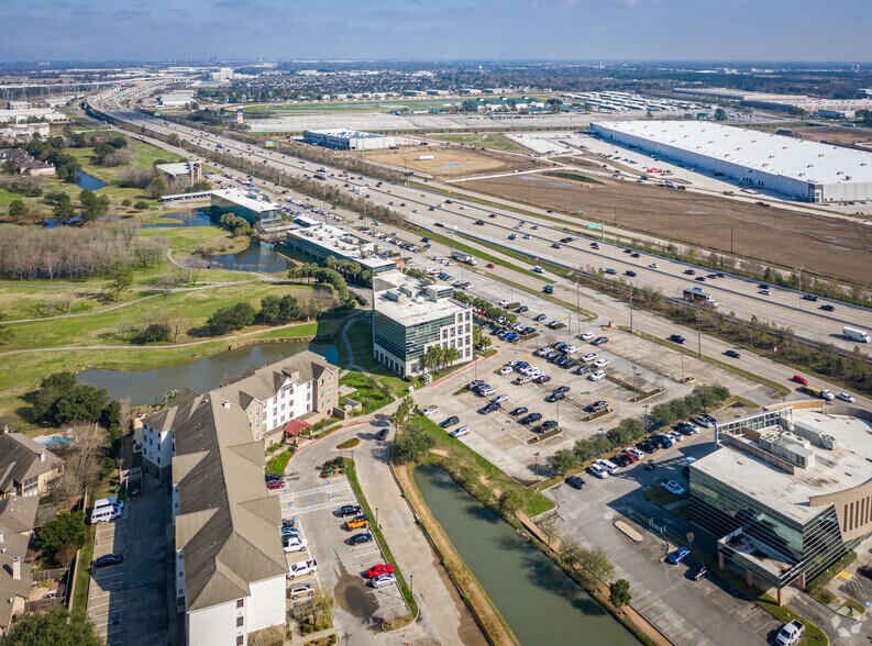 More Photos Of 7904 N Sam Houston Pky W, Houston Office For Lease