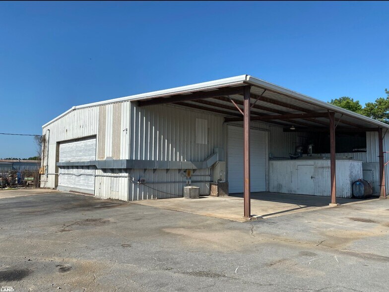 More Photos Of 1701 S Timber St, Stuttgart Office Residential For Sale