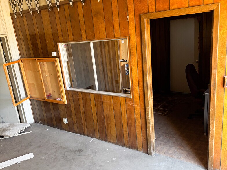 More Photos Of 1215 S Florida St, Borger Warehouse For Lease