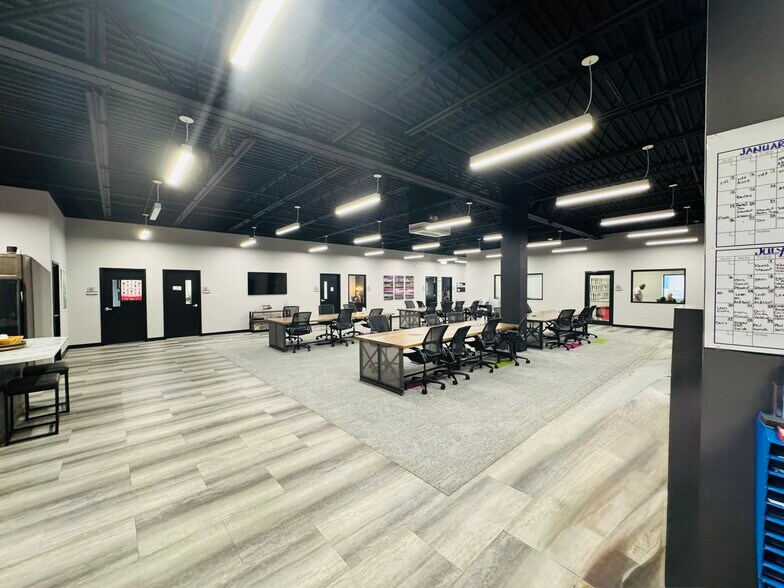 More Photos Of 4432 Ardmore Ave, Fort Wayne Manufacturing For Lease
