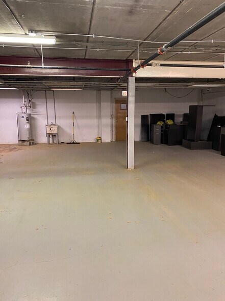 More Photos Of 10031 Roosevelt Rd, Westchester Office For Lease