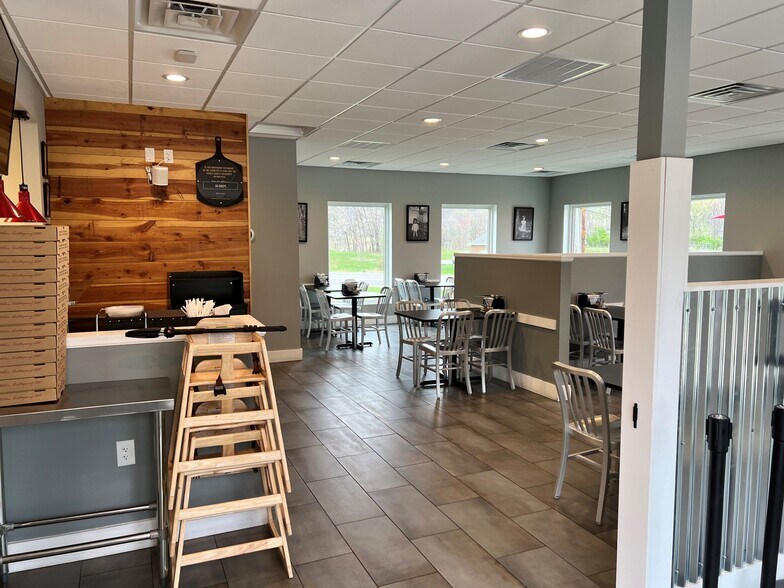 More Photos Of 674 Teresa, Roanoke General Retail For Sale