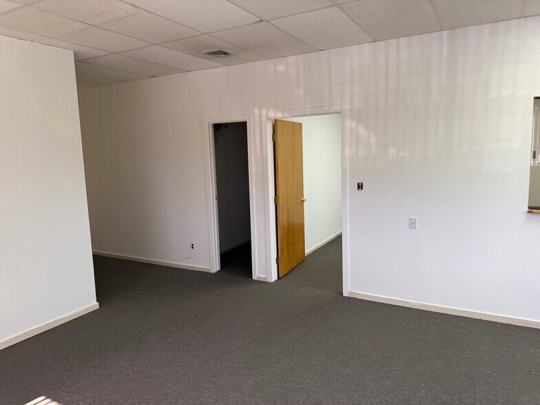 More Photos Of 991 Main St, Holbrook Medical For Lease