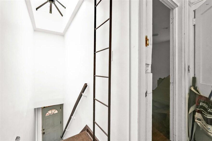 More Photos Of 3930 45th St, Sunnyside Apartments For Sale