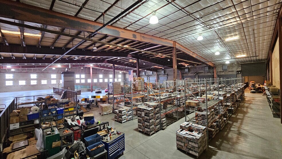 More Photos Of 254 W Broadway Rd, Mesa Distribution For Sale