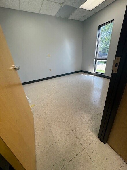 More Photos Of 10805 Indeco Dr, Blue Ash Office For Lease