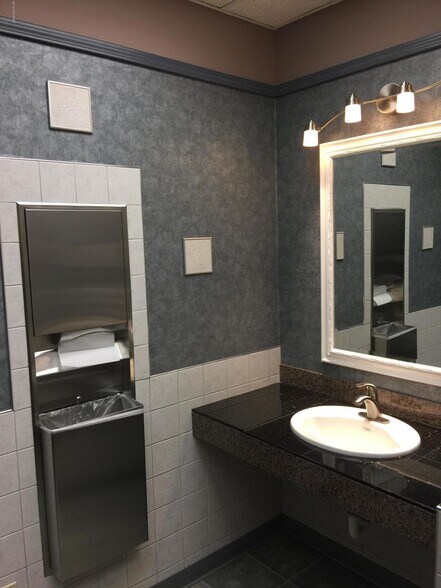 More Photos Of 1225 E International St, Anchorage Office For Lease