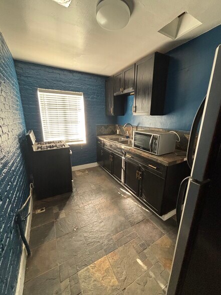 More Photos Of 3783 Cahuenga Blvd, Studio City Office Residential For Lease