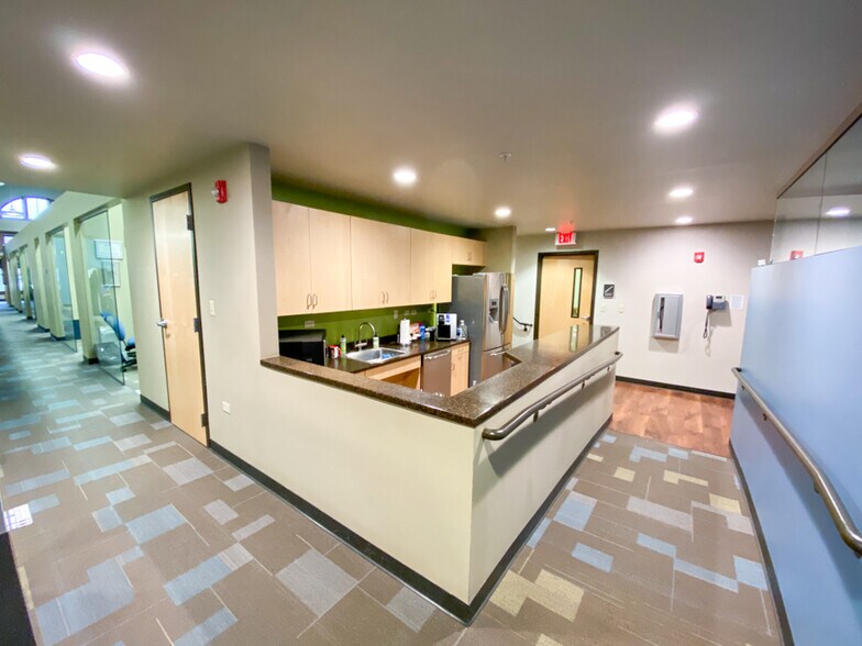 More Photos Of 10 S Shumway Ave, Batavia Office For Lease