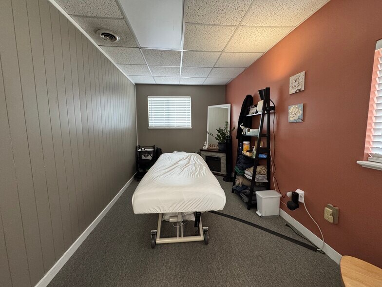More Photos Of 1004 Brodhead Rd, Coraopolis Office For Lease