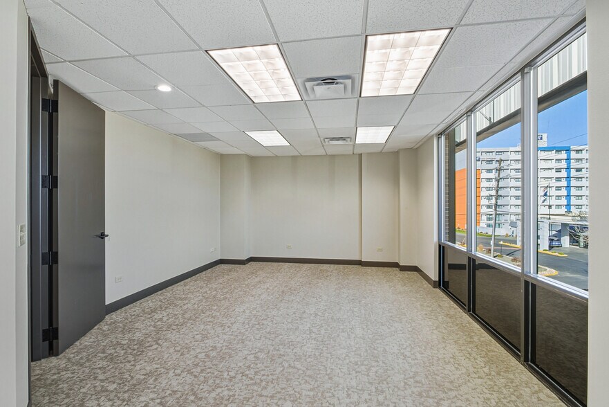 More Photos Of 5801 Logan St, Denver Research And Development For Lease
