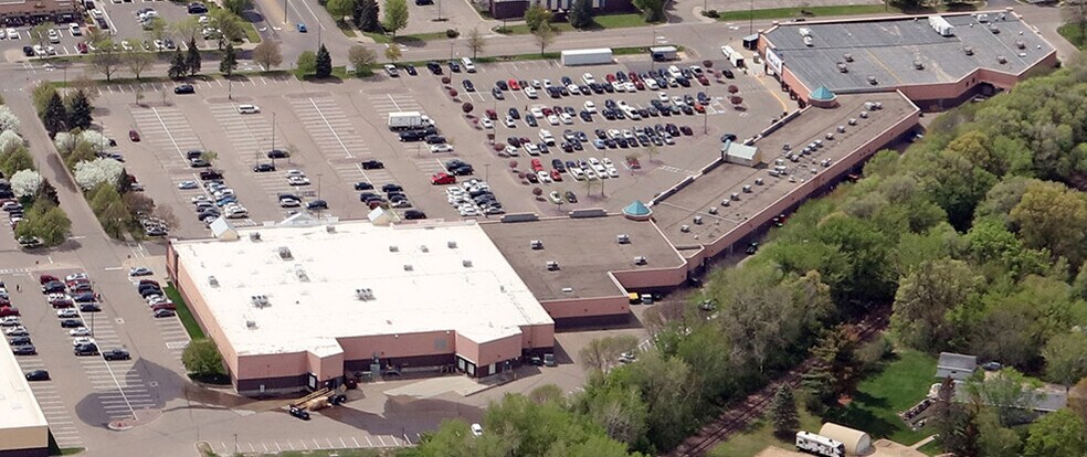 More Photos Of 905-955 E County Rd E, Vadnais Heights General Retail For Lease