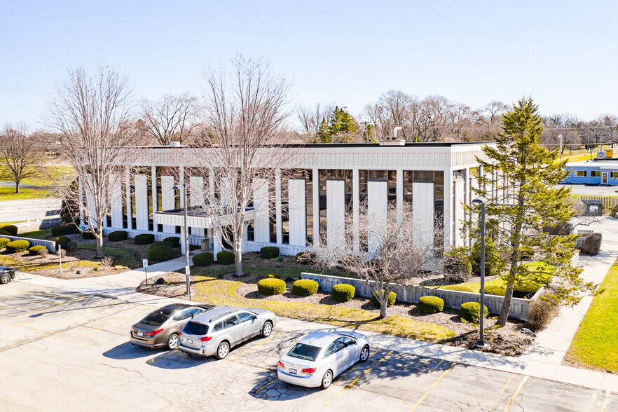 Primary Photo Of 10005 Northwestern Ave, Franksville Bank For Lease