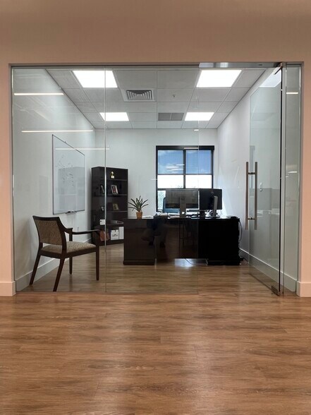 More Photos Of 10455 Riverside Dr, Palm Beach Gardens Flex For Lease