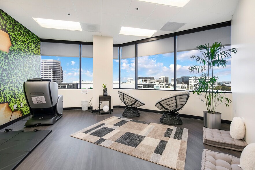 More Photos Of 725 W Town and Country Rd, Orange Medical For Lease