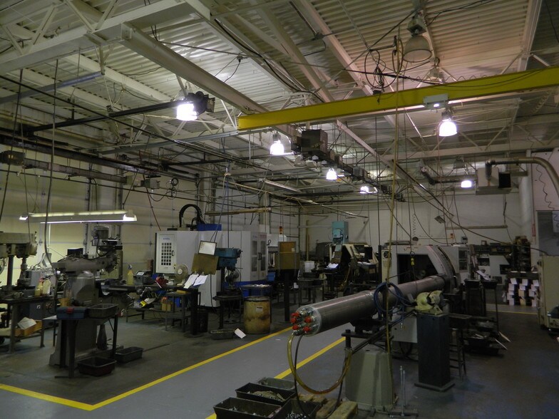 More Photos Of 9910 Airport Dr, Fort Wayne Manufacturing For Sale