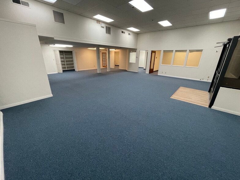More Photos Of 2210 Chester Ave, Bakersfield Storefront Retail Office For Lease