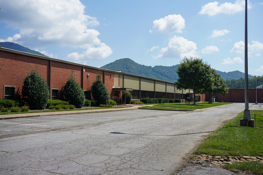 More Photos Of 400 Kellys Creek Rd, Rabun Gap Warehouse For Lease